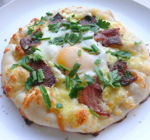 breakfast egg pizza.jpg