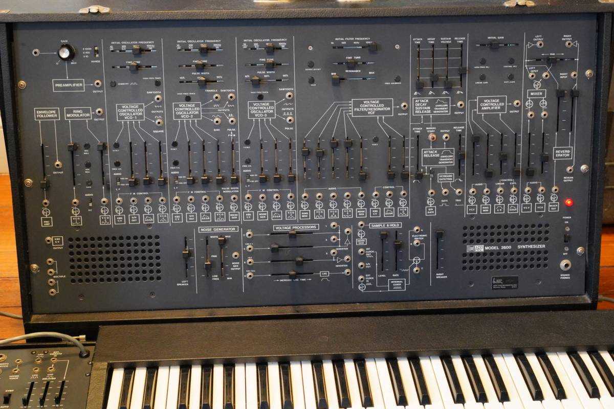 arp 2600 2.jpg