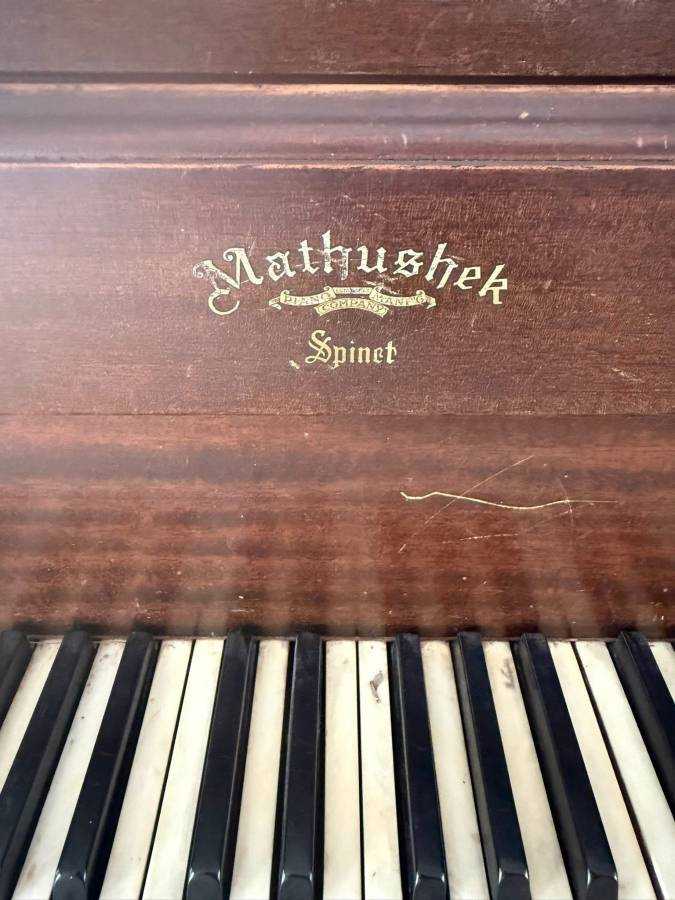 free piano spinet.jpg